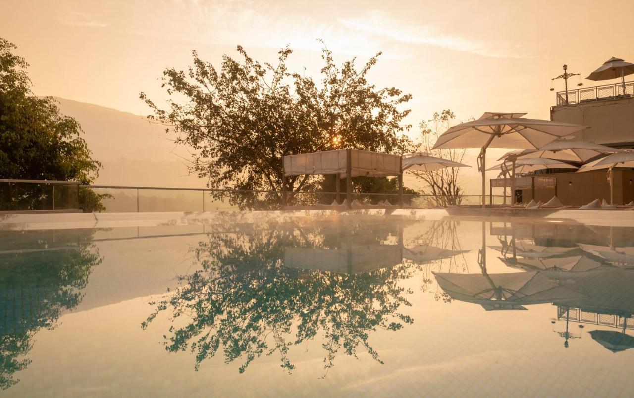 มุทิ โยคะ รีทรีต - อะ ลักชัวเรียส โยคะ รีทรีต ออน เดอะ แบงก์ ออฟ คงคา Hotel ริชิเคช ภายนอก รูปภาพ
