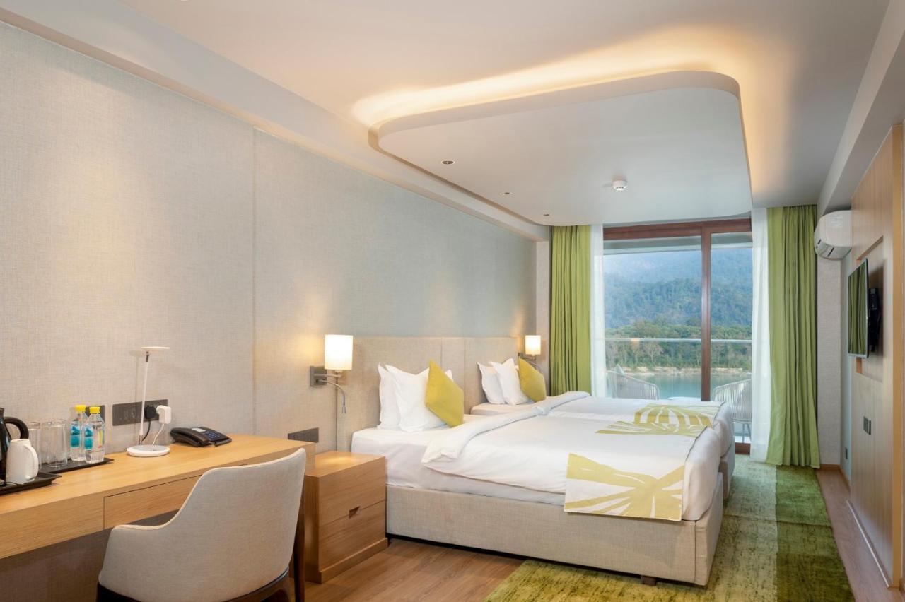 มุทิ โยคะ รีทรีต - อะ ลักชัวเรียส โยคะ รีทรีต ออน เดอะ แบงก์ ออฟ คงคา Hotel ริชิเคช ภายนอก รูปภาพ